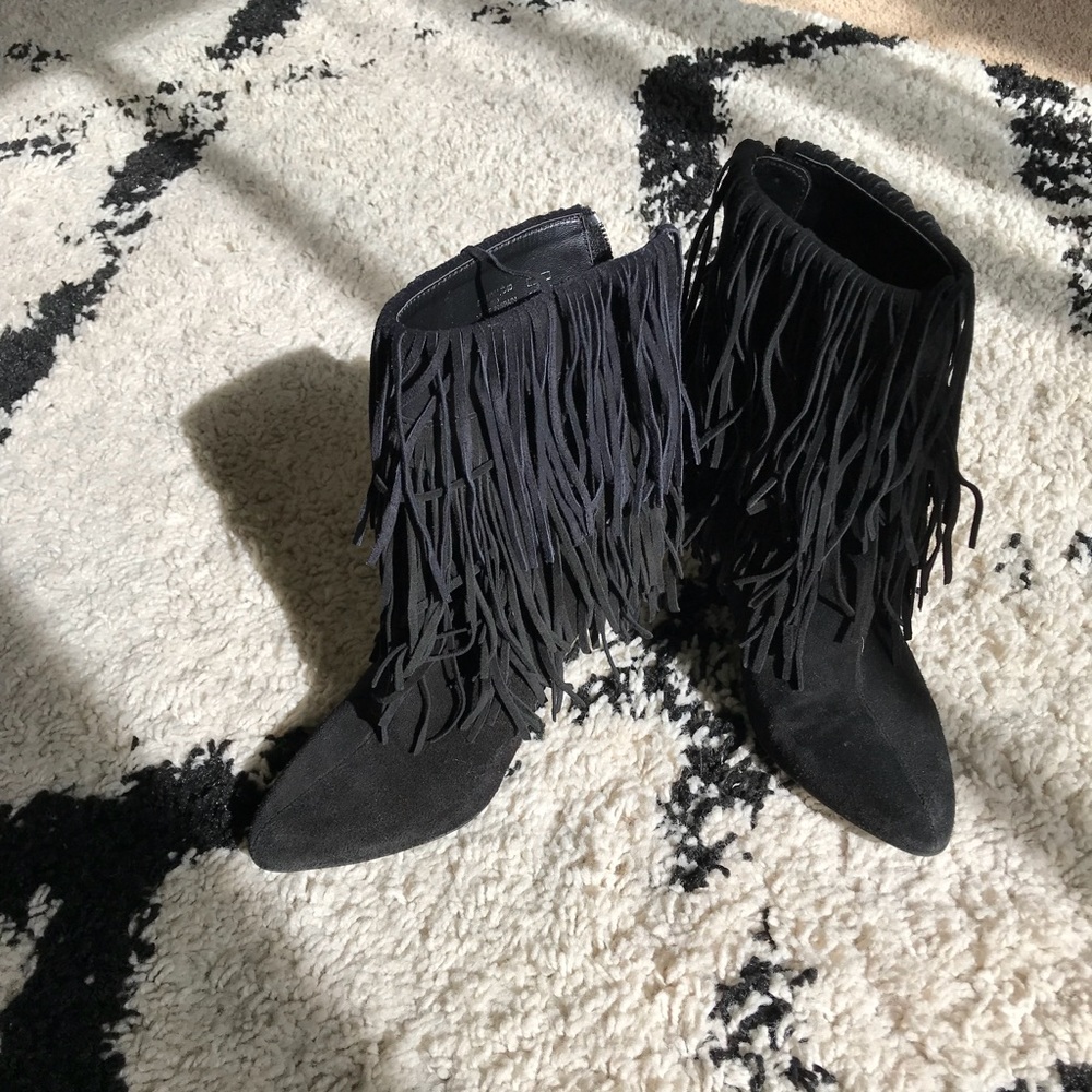💫HOST PICK 💫
Fringe Suede Booties from Zara
